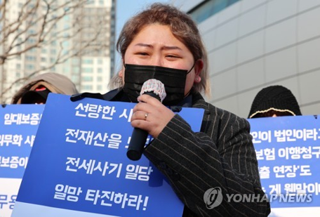 The victimized tenants of villa king Mr. Kim are holding a rally in front of the Government Complex Sejong, complaining of damage. December 27th, 2022.https://bit.ly/40eX468